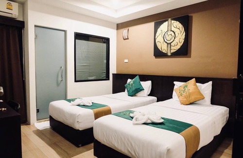Chana Songkhram Hotel | Adamaz House