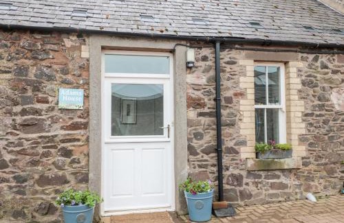 Coldingham Casa | Adams House