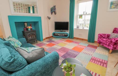 Coldingham Casa | Adams House