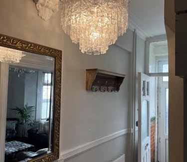 Grangetown Casa | Adanhouse-stockland spacious 5 bedroom house sleeps 12 private garden