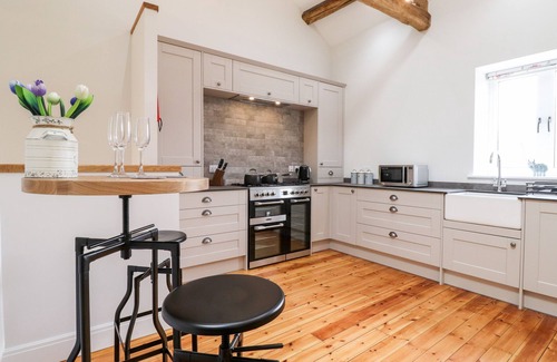Kendal Casa | ADA’S HIDEAWAY, pet friendly, with open fire in Sizergh, Cumbria