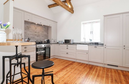 Kendal Casa | ADA’S HIDEAWAY, pet friendly, with open fire in Sizergh, Cumbria
