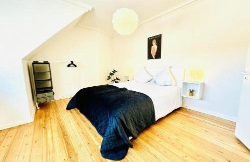 Randers Apartamento | aday - 1 bedroom balcony apartment on the pedestrian street in Randers