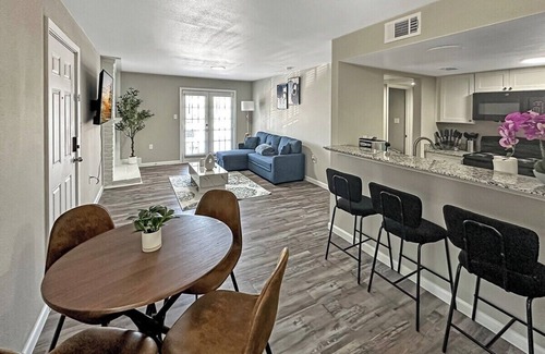 Addison Apartamento | Addison, Free park, Wi-Fi, Pool and Gym
