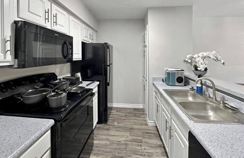 Addison Apartamento | Addison, Free park, Wi-Fi, Pool and Gym