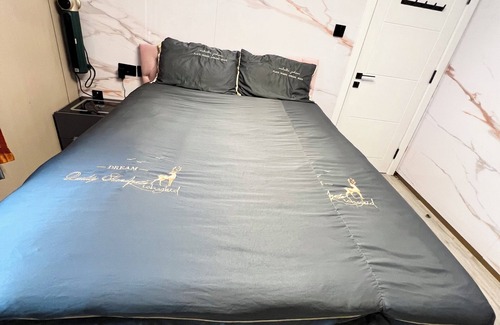 Pembroke Dock Cama Y Desayuno | Addison's Japanese Zen. Whole House or Room. Next to Asda and town center!