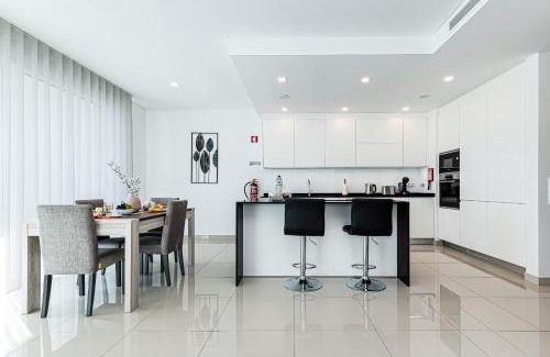 Lagos Apartamento | Adega Deluxe 2 Bed Pool and Gym