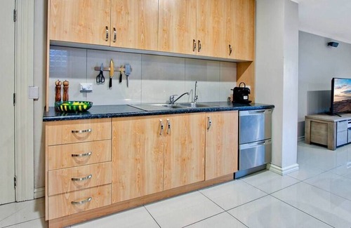 West Croydon Casa | Adelaide 4 Bedroom House with Pool