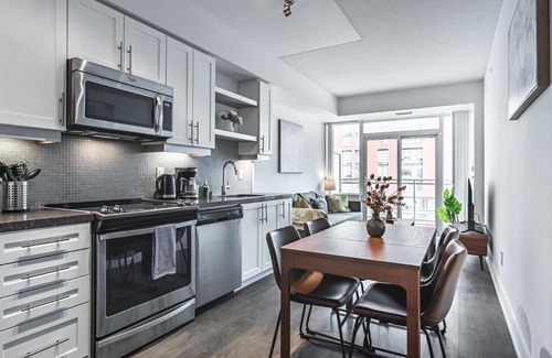 Fashion District Apartamento | Adelaide Den Suite