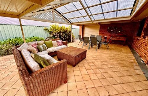 Nairne Casa | Adelaide Hills 4 bed home near Hahndorf Mt Barker