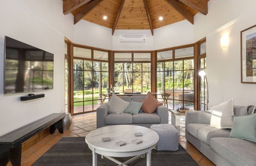 Adelaide Otro | Adelaide Hills Country House Luxury Escape | Balhannah