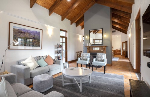 Adelaide Otro | Adelaide Hills Country House Luxury Escape | Balhannah