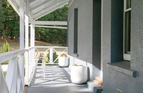 Carey Gully Cabaña | Adelaide Hills Luxury Cottage