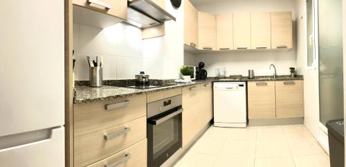 El Palmar Apartamento | Adelfa - 2 hab, AA, parking gratis, junto Hospital
