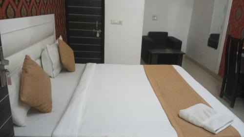 Lakhnadon Hotel | Adhiya
