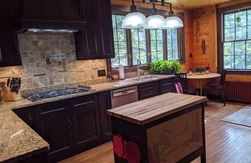Saranac Lake Casa | Adirondack Artist Retreat -spacious 5 bedroom w/ 9 person hot tub and more!