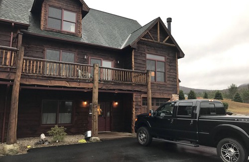 North Creek Casa | Adirondack Dream Townhome