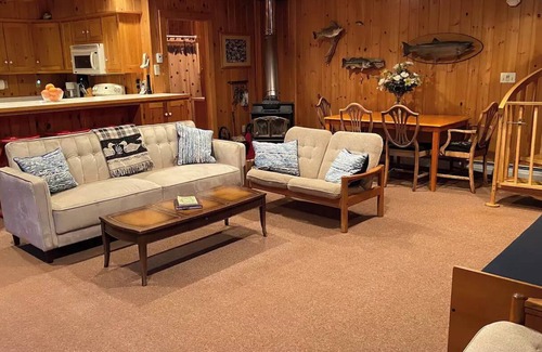 Rainbow Lake Cabina | Adirondack Luxury Cabin on Rainbow Lake NY. Secluded. Area Activities & Fun!