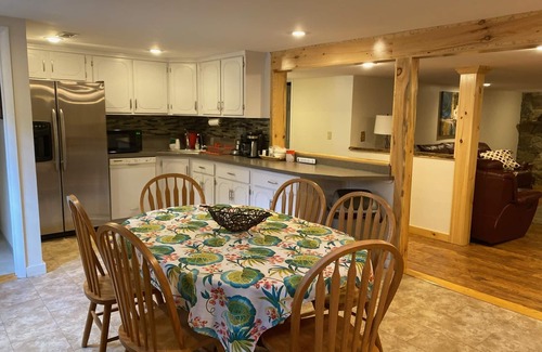Warrensburg Casa | Adirondack Riverside Retreat - Minutos al lago George, cerca de la montaña Gore