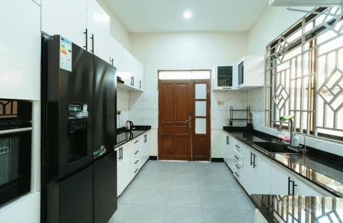 Dar es Salaam Casa | Adizo house - close to beach with AC, Washingmachine and Wifi