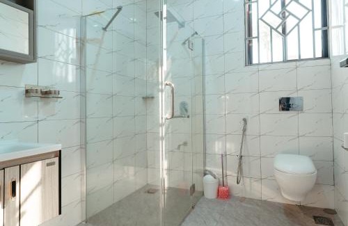 Dar es Salaam Casa | Adizo house - close to beach with AC, Washingmachine and Wifi