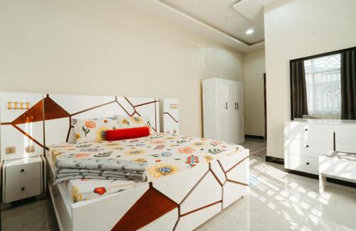 Dar es Salaam Casa | Adizo house - close to beach with AC, Washingmachine and Wifi
