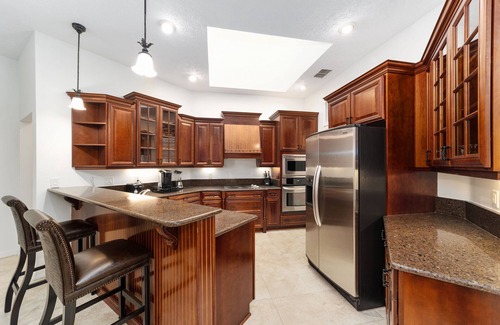 Fellowship Casa | Adjacent to WEC! Great 3 bedroom home! Dogs Welcome! - Sherman Oaks 624