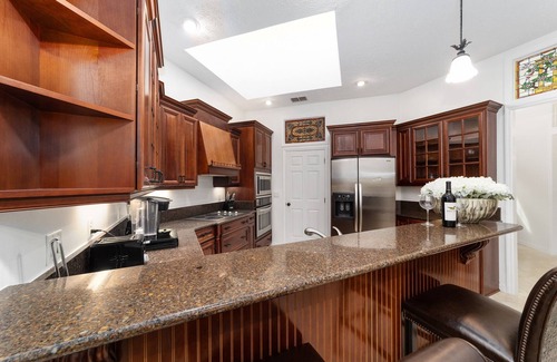 Fellowship Casa | Adjacent to WEC! Great 3 bedroom home! Dogs Welcome! - Sherman Oaks 624