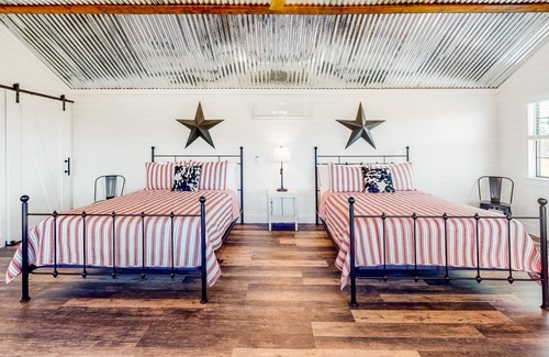 Fredericksburg Cabaña | Adjoining cottages with private decks, AC/heat, and high-speed fiber WiFi