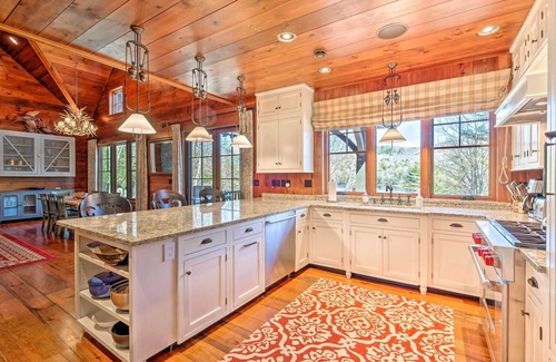 Long Lake Casa | ADK Lodge & Lakeside Cottage con 510 'de frente al mar, playa e isla privada!