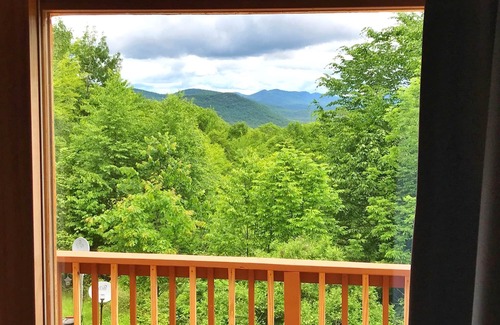 Corinth Cabina | ADK Log Cabin - Para los amantes de la naturaleza y el vino. Cerca de Bodega LRH, LG y Saratoga.
