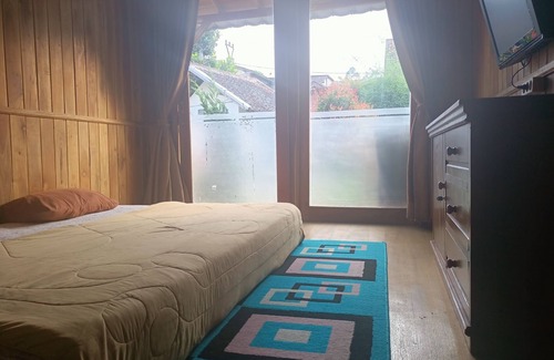 Karamat Wangi Casa | ADK Papandayan Homestay & Tour