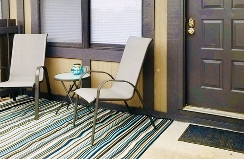 Cleveland Apartamento | Adkisson Villa ★ NUEVO REHABILITADO ★ ¡La mejor ubicación! 2 MIN> I75, Arcade mesa PACMAN