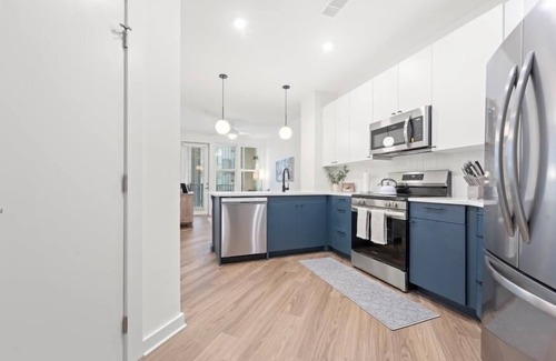Monroe Ward Apartamento | Admirable Comfort 1-Bedroom Apartment - Downtown RVA - Pool, Gym & Parking
