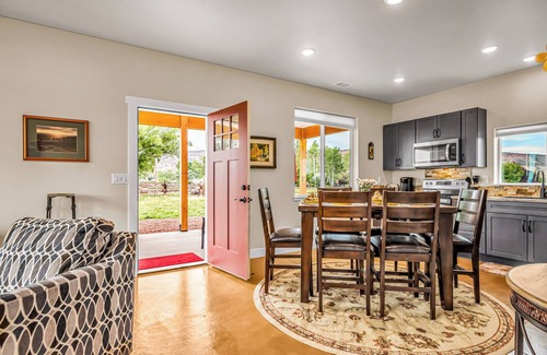 Fruita Cabaña | Adobe Creek Cottage - Serene Setting Close to Golf, Mountain Biking & Hiking