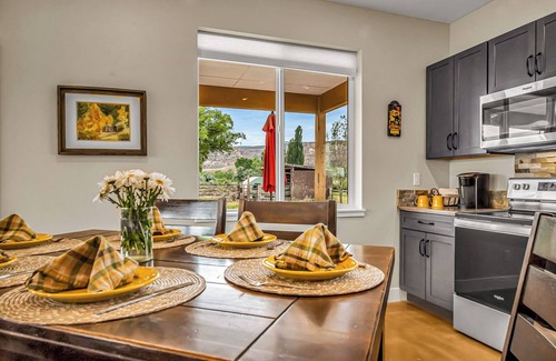 Fruita Cabaña | Adobe Creek Cottage - Serene Setting Close to Golf, Mountain Biking & Hiking