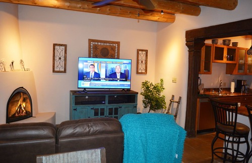 Taos Casa | Adobe de Feliz is a Charming 2 BR Condo just a short walk to Taos Plaza