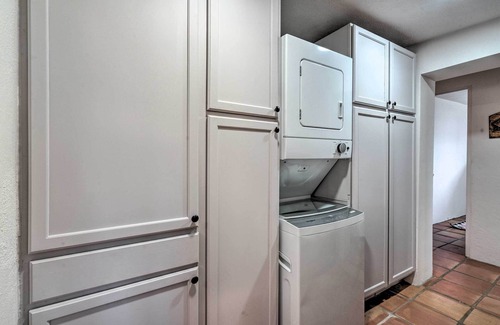 Downtown Santa Fe Cabaña | Adobe House w/ Patio - Walk to Dtwn Plaza & Shops!