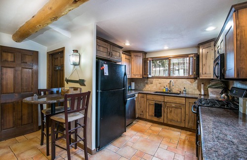 Buena Vista Casa | Adobe Inn - Pet Friendly and Right in Town!