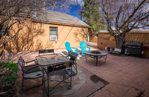 Buena Vista Casa | Adobe Inn - Pet Friendly and Right in Town!