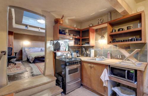 Northeast Santa Fe Apartamento | Adobe Studio 2 Blocks to Dtwn Santa Fe Plaza!