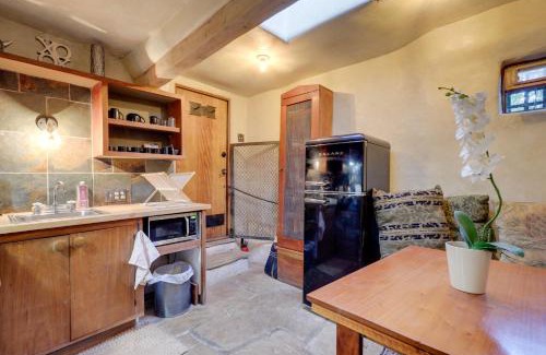 Northeast Santa Fe Apartamento | Adobe Studio 2 Blocks to Dtwn Santa Fe Plaza!