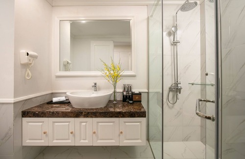 Hai Ba Trung Hotel | Adonis Hotel