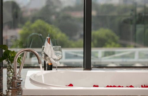 Hai Ba Trung Hotel | Adonis Hotel