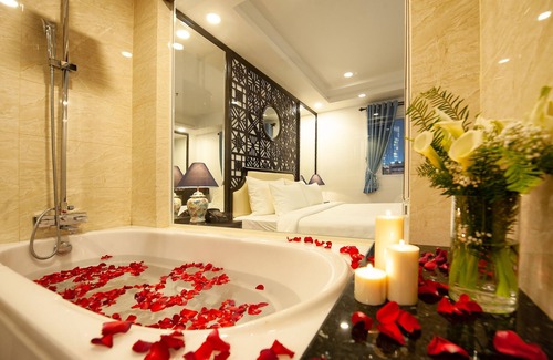 Downtown Ho Chi Minh City Hotel | Adora Art Hotel