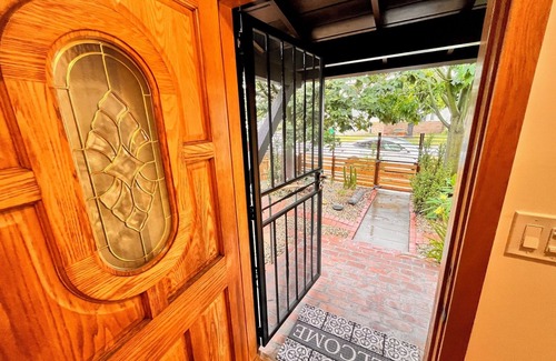 Bay Ho Casa | Adorable 1 bedroom house 8 min from La Jolla!