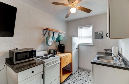 Wilbur-By-The-Sea Apartamento | Adorable 1 Bedroom on the Beach Wifi Kitchenette