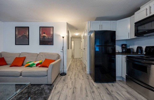 South Newton Casa | Adorable 2 bd, child free place in quiet hood!
