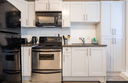 South Newton Casa | Adorable 2 bd, child free place in quiet hood!