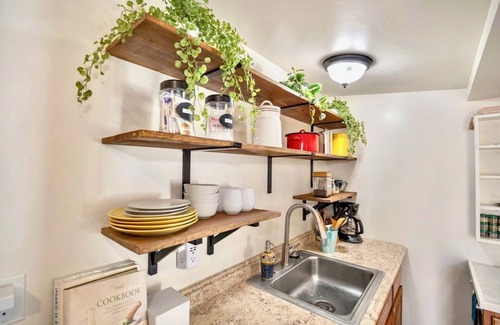 Logan Heights Casa | Adorable 2 Bed 1 Ba Casita with Murals - Parking, WIFI, Central San Diego